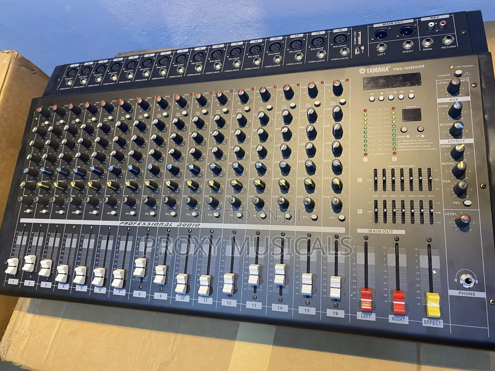 Yamaha 16 Channels Powered Mixer