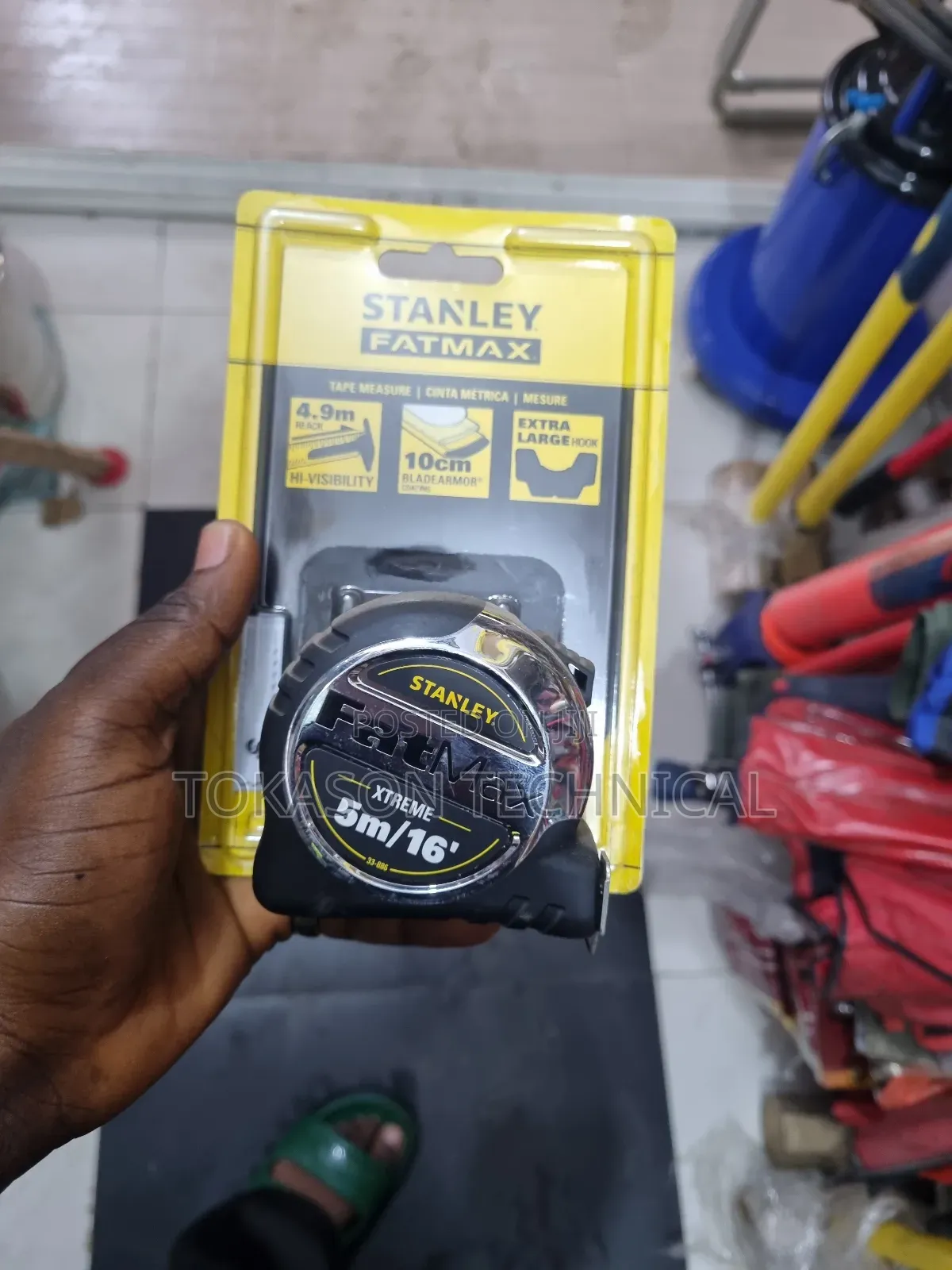 Stanley Fatmax Xtreme 5m/16' Tape Measure. 
Features: