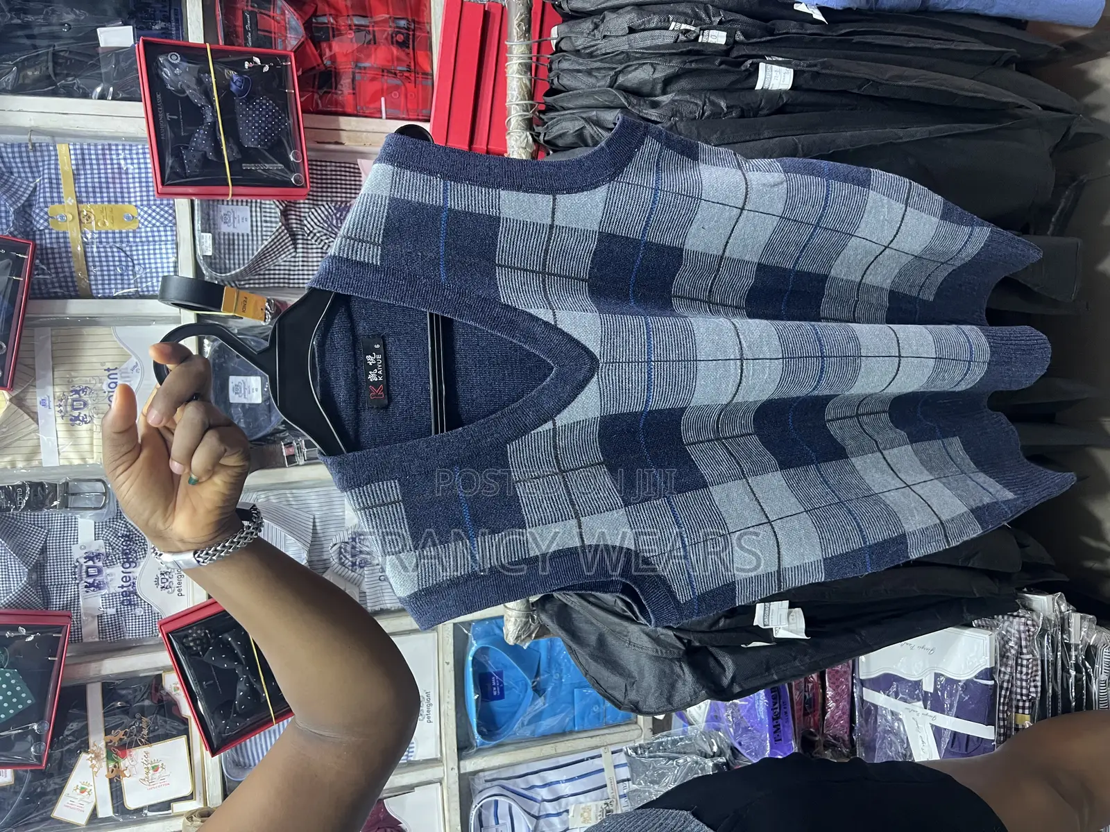Top Quality Sleeveless Cardigan