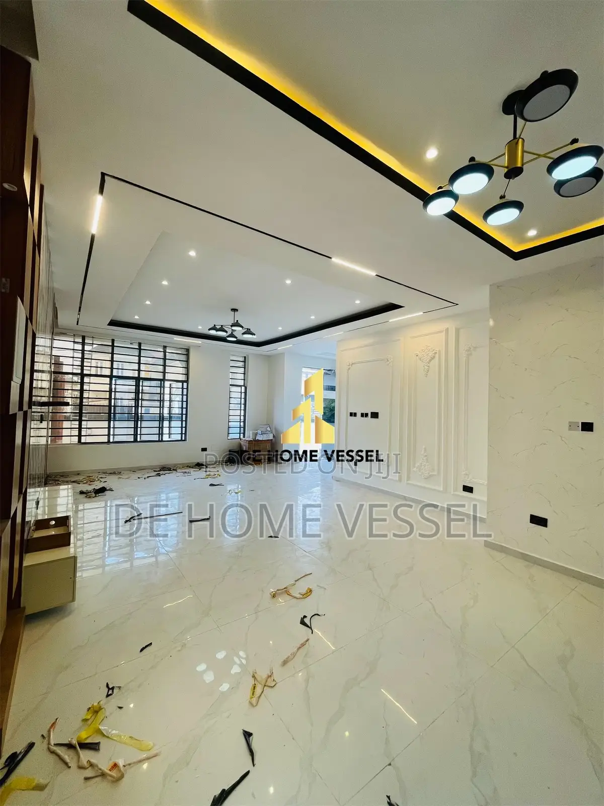 6bdrm Duplex in Chevron for sale