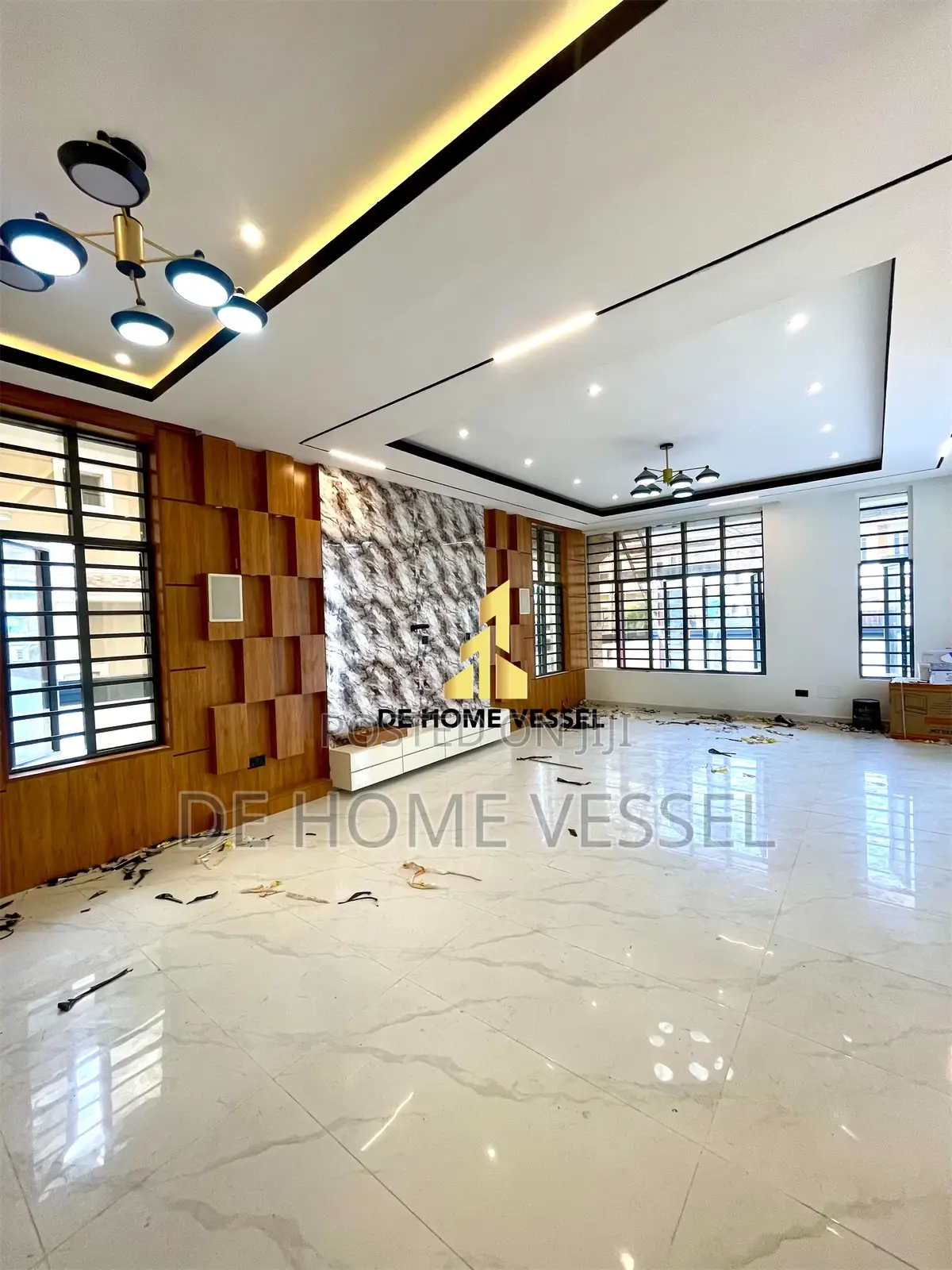 6bdrm Duplex in Chevron for sale