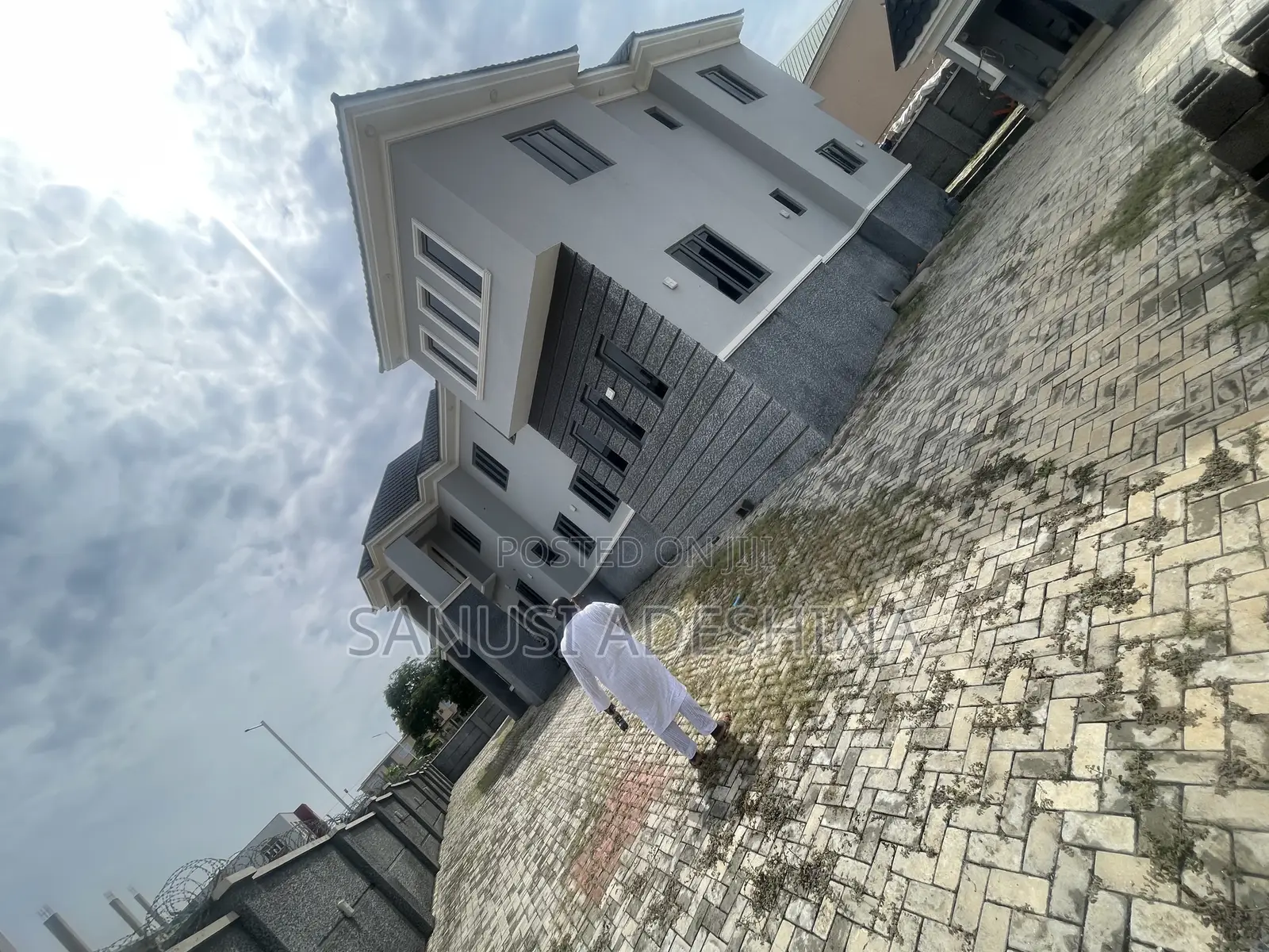 8bdrm Duplex in Life Camp,Fct Abuja for sale