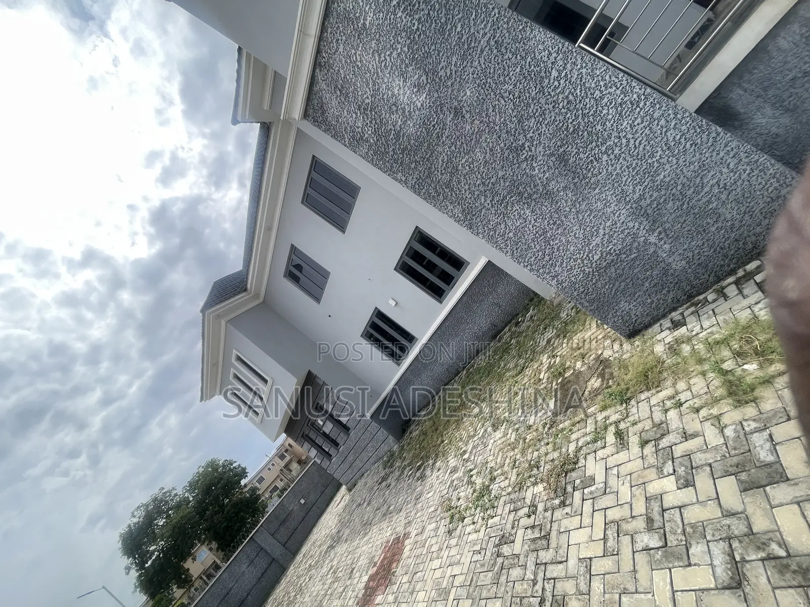 8bdrm Duplex in Life Camp,Fct Abuja for sale