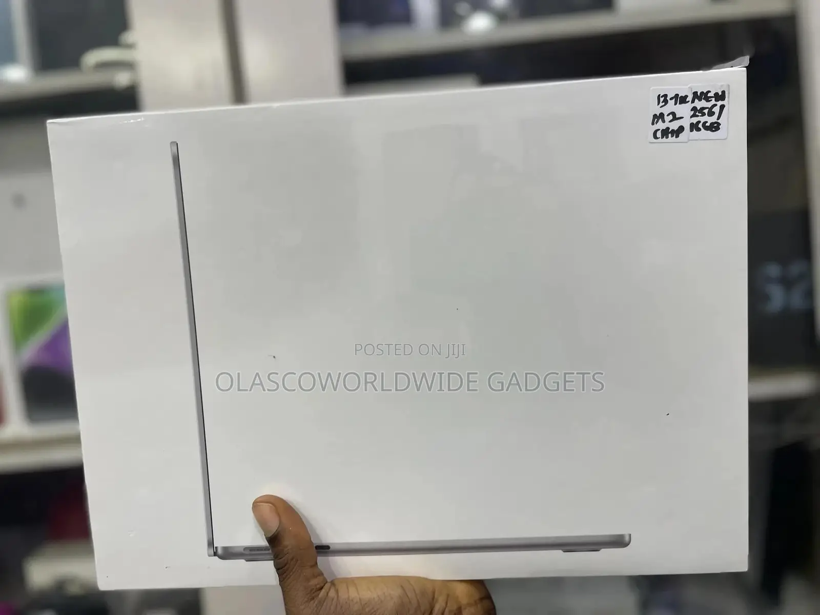 New Laptop Apple MacBook Air 2022 M2 16GB Apple M2 SSD 256GB