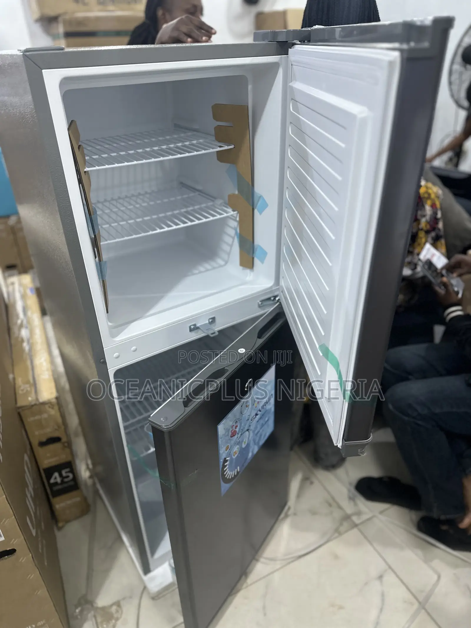 Skyrun Cooltech 195 Liters Refrigerator (Model BCD-195hs).