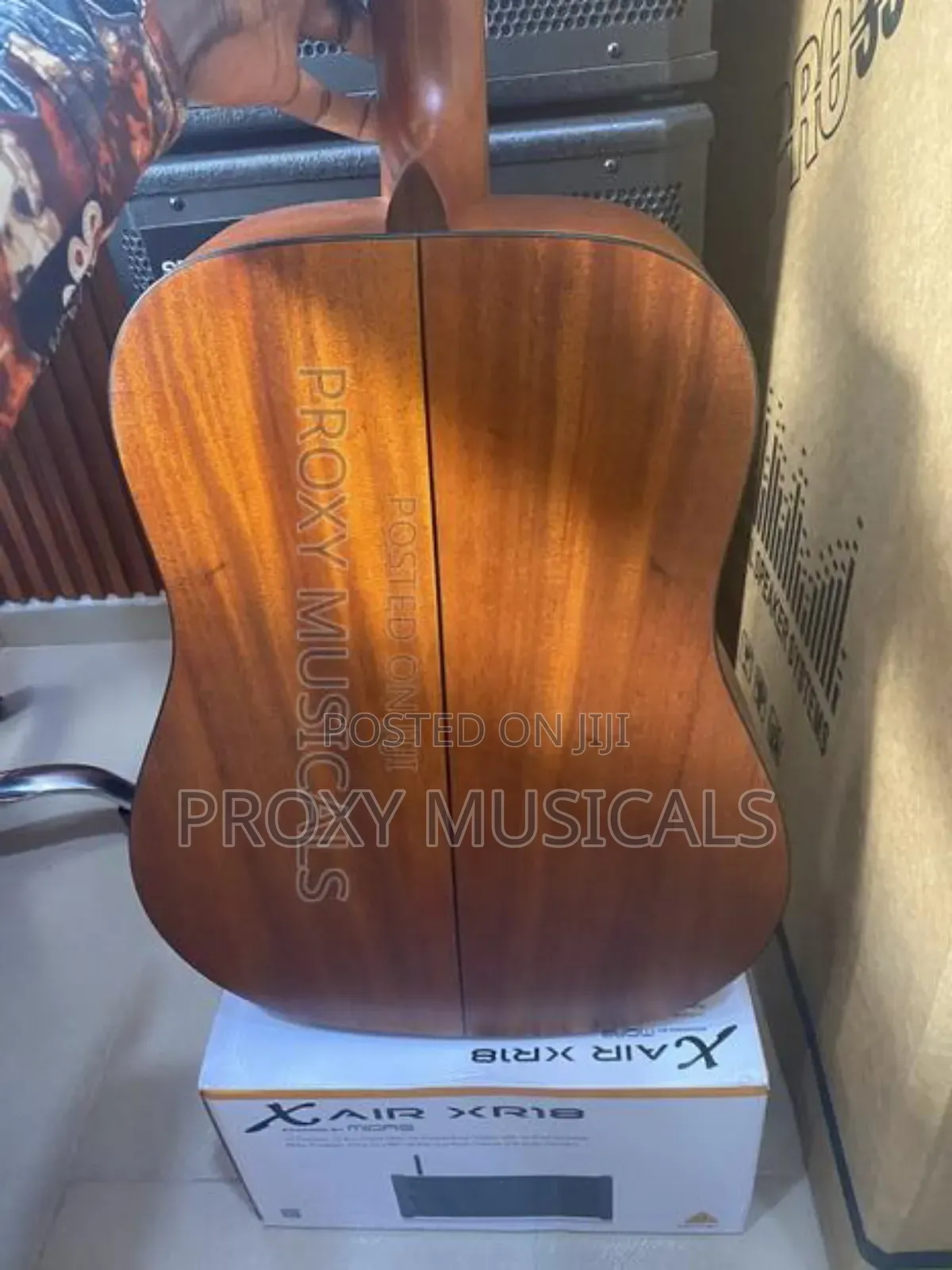 Walden Acoustic Guitar 