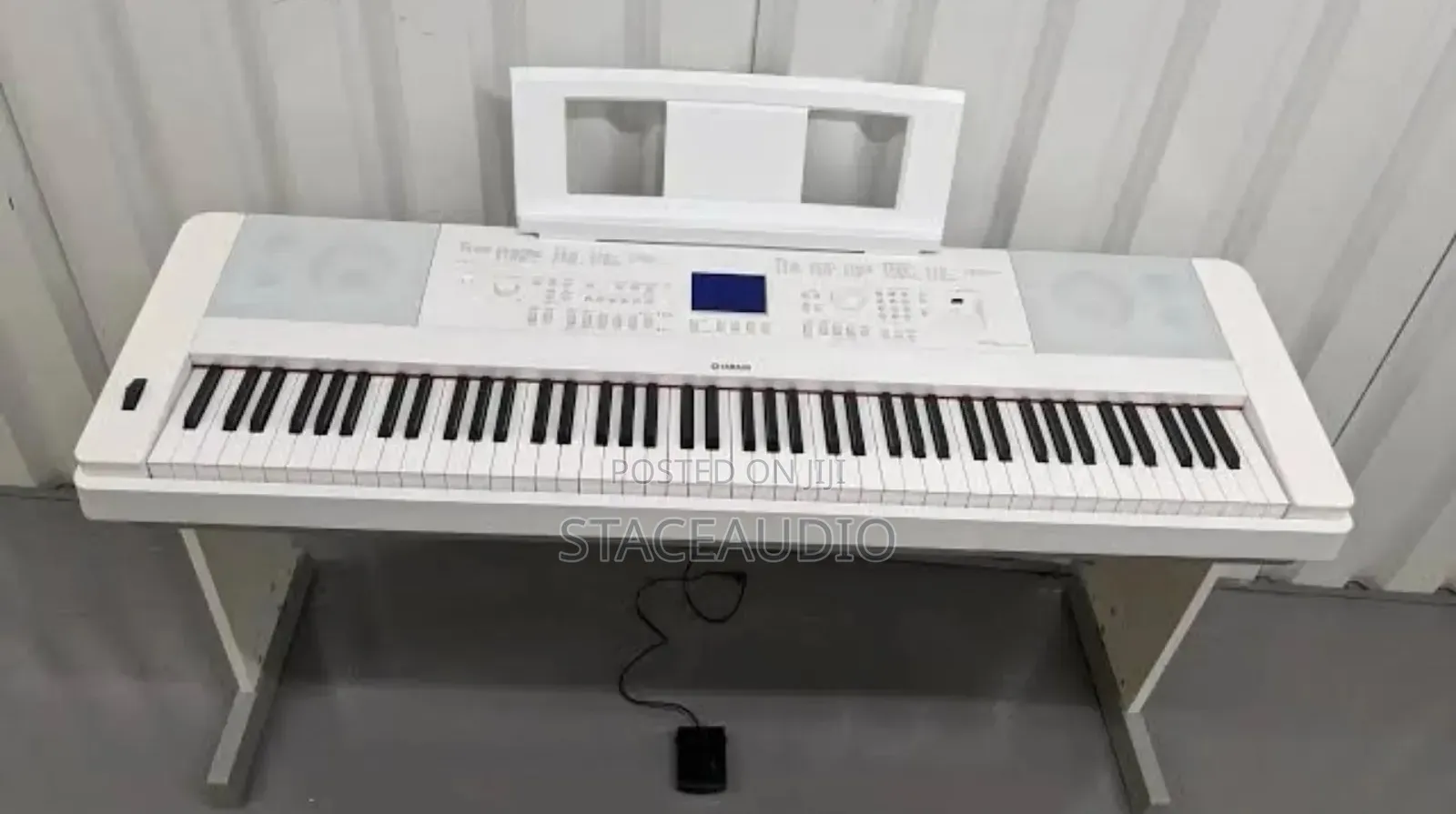 Yamaha DGX-670 88-Keys Digital Piano