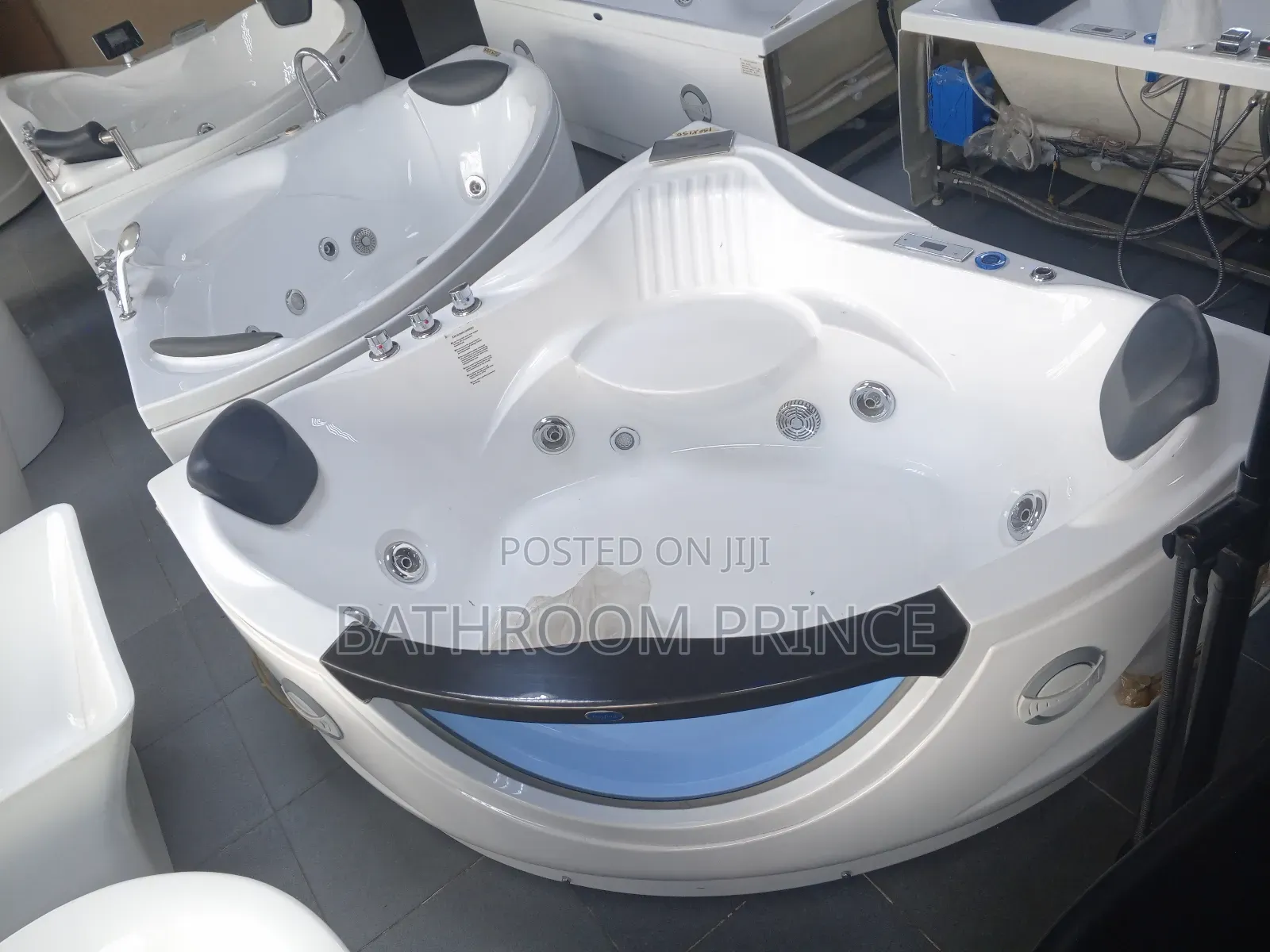 Corner Jacuzzi