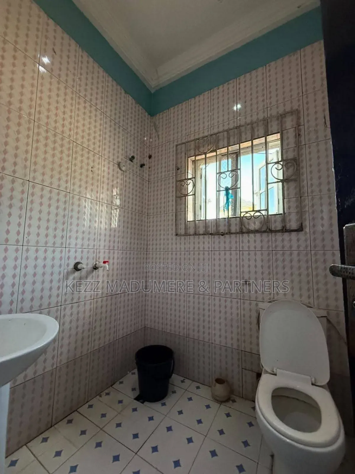 4bdrm Bungalow in Rumuoparali Port for sale