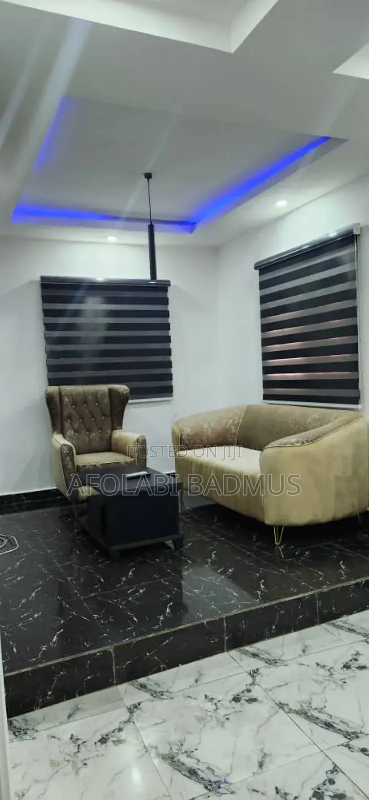 Room and Parlour for Short Let