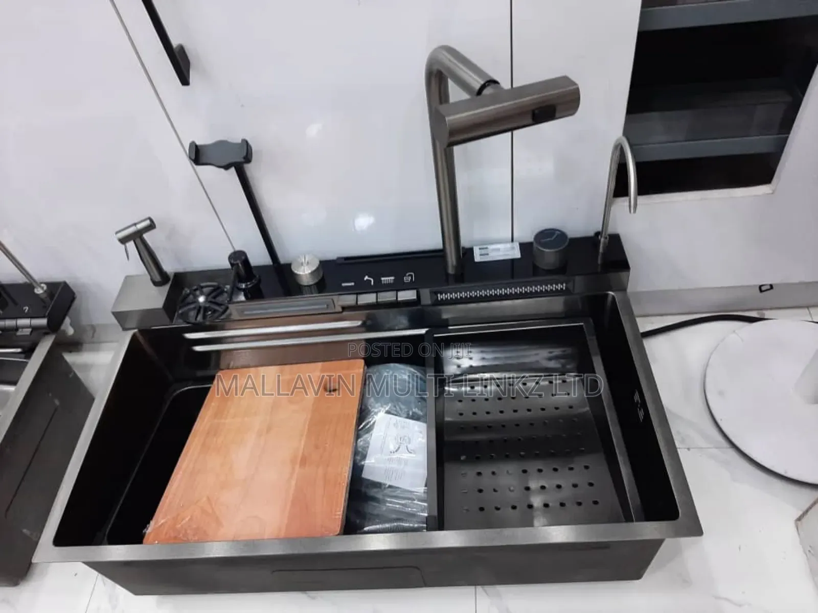 Modern Kitchen Sink With Hand Washing Taps