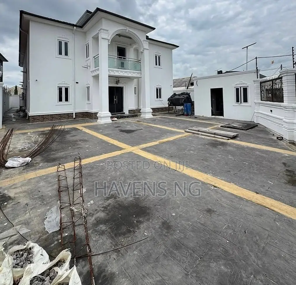 9bdrm Duplex in Obio-Akpor for sale