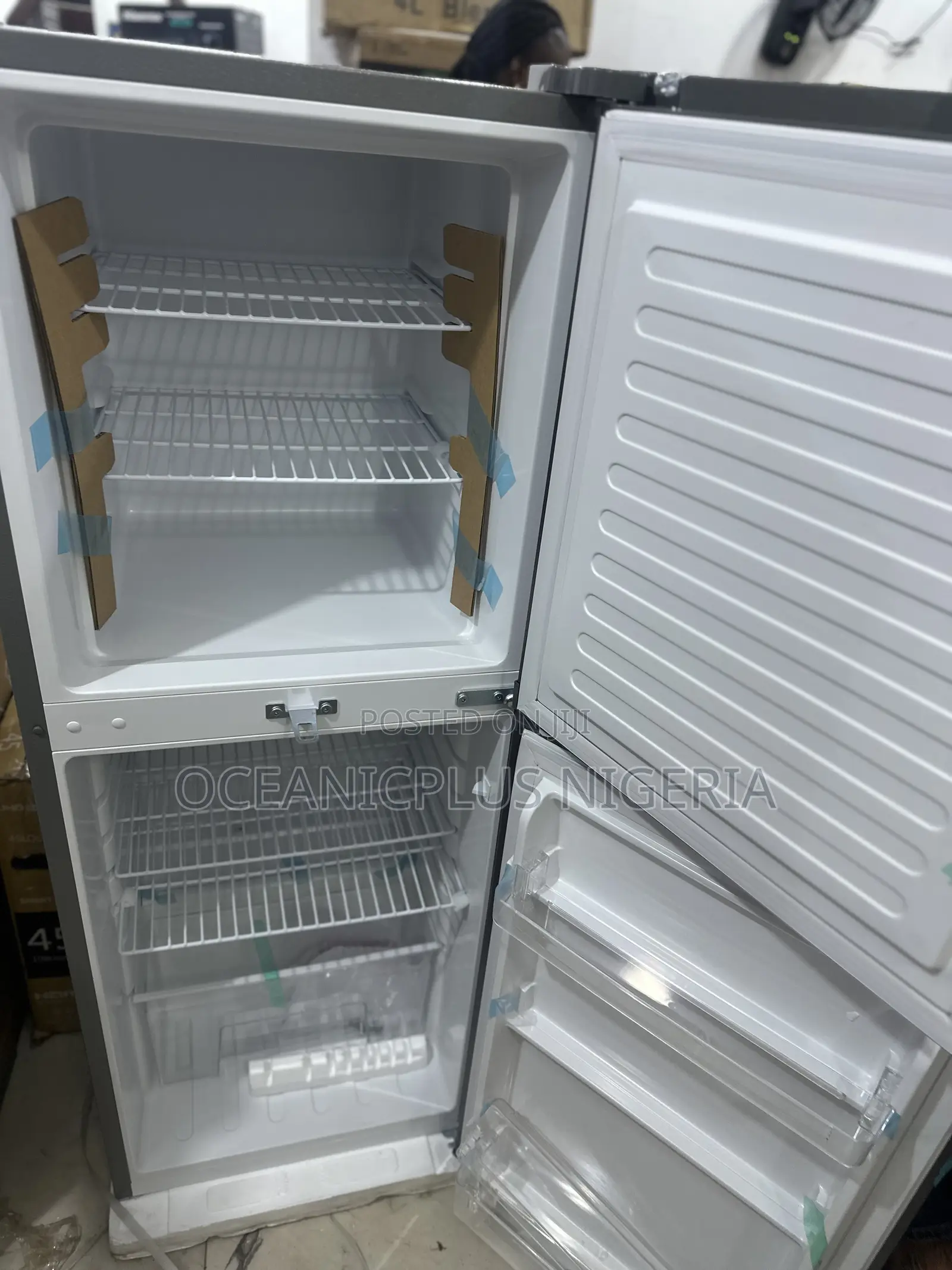 Skyrun Dualdoorfit 195 L Refrigerator (Model BCD-195hs).