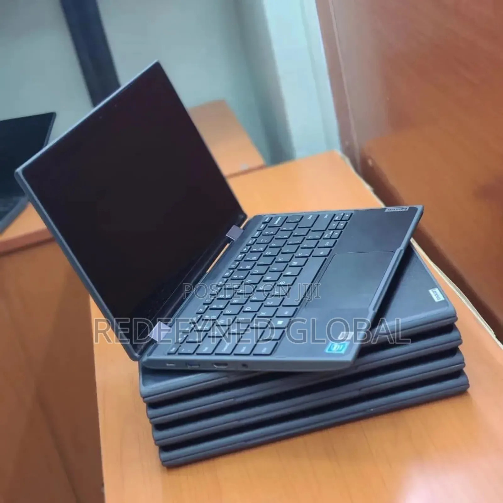 Laptop Lenovo 300e 4GB Intel Celeron SSD 128GB