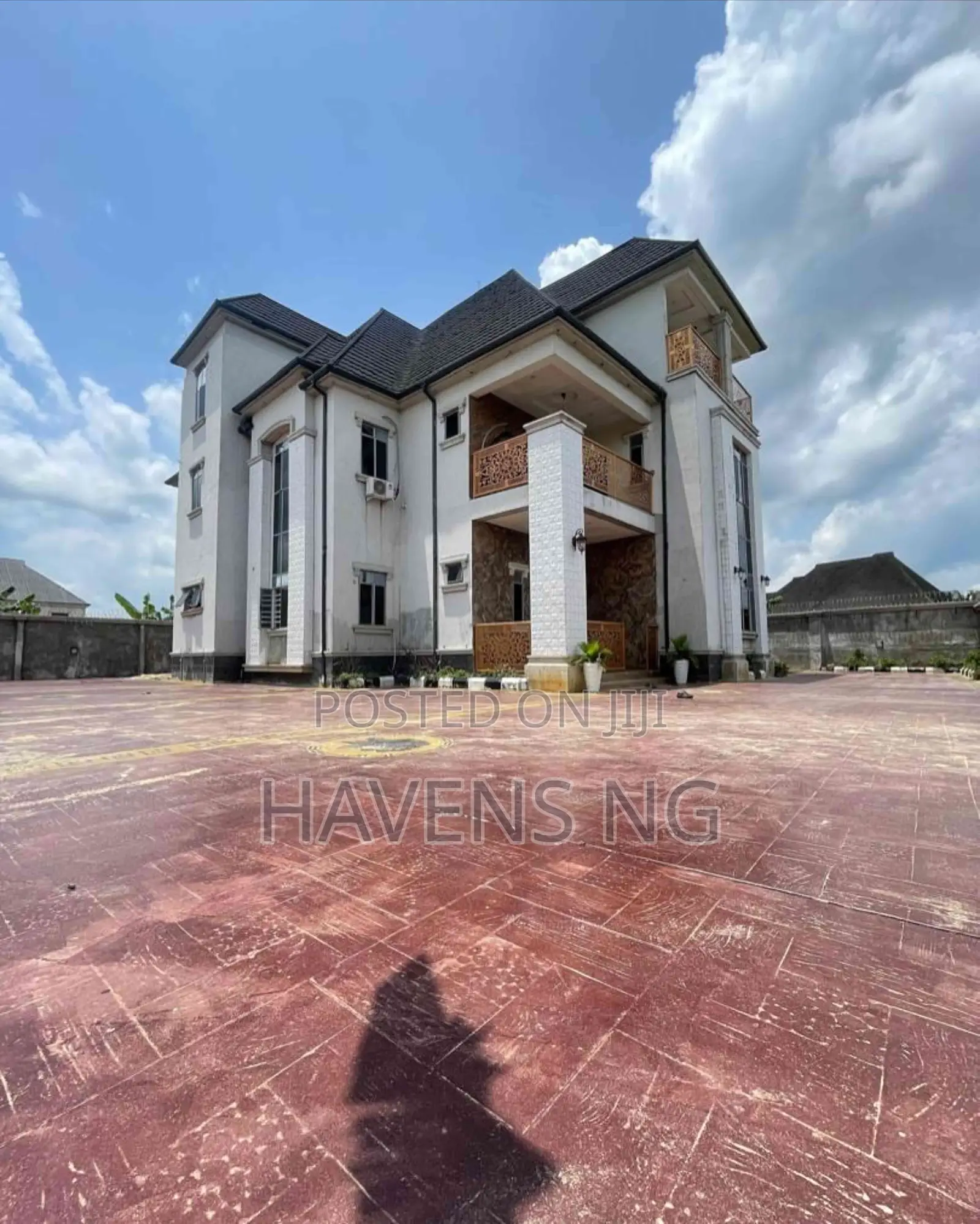 7bdrm Duplex in Eneka for sale