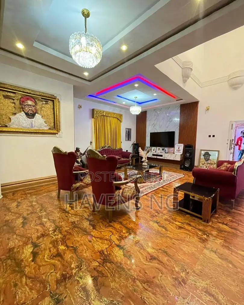 7bdrm Duplex in Eneka for sale