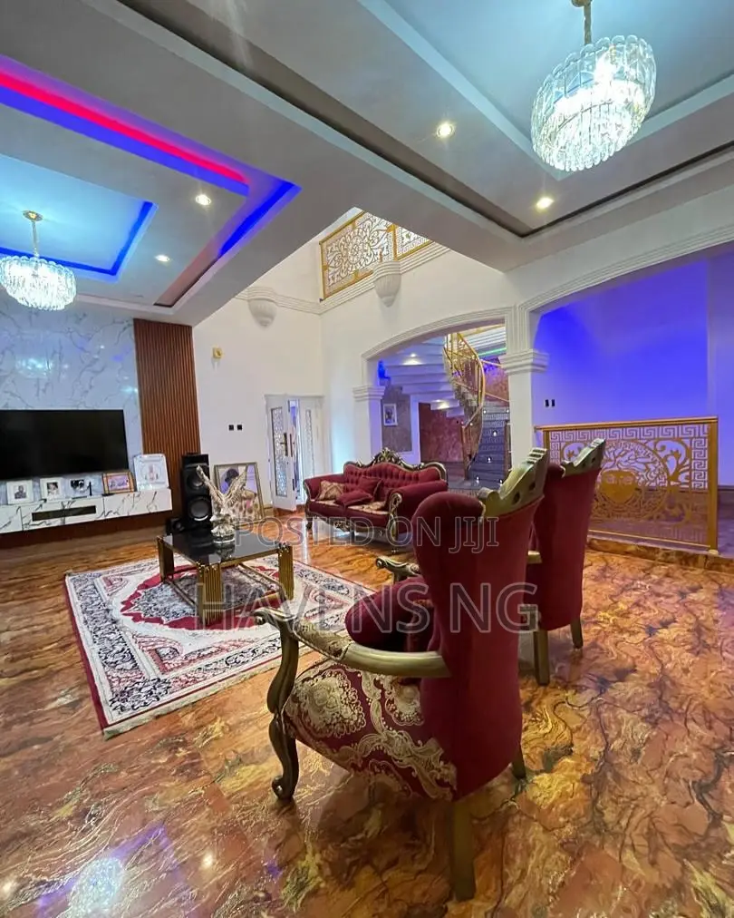 7bdrm Duplex in Eneka for sale