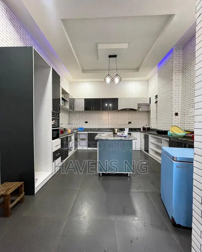 7bdrm Duplex in Eneka for sale
