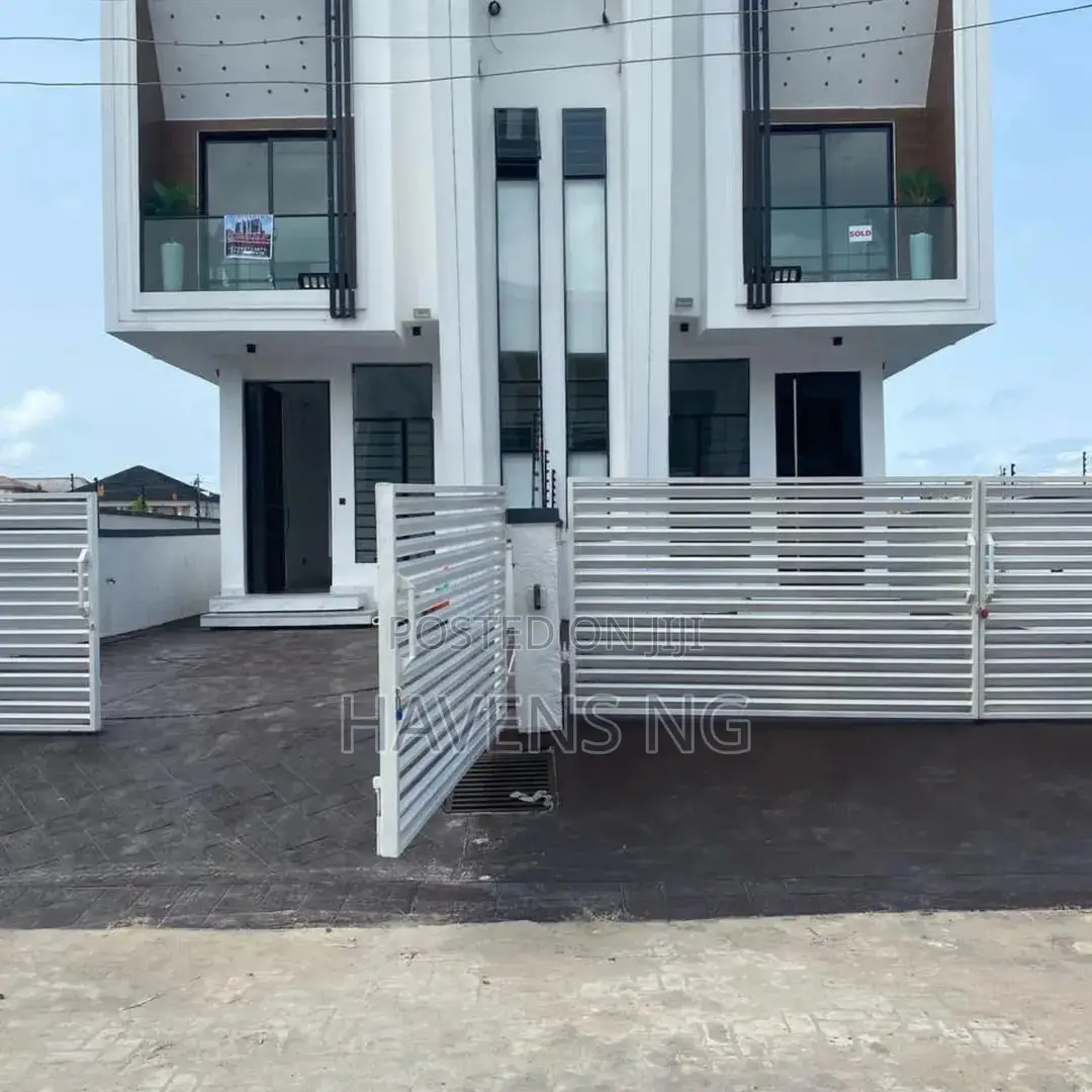 4bdrm Duplex in Ilaje for sale