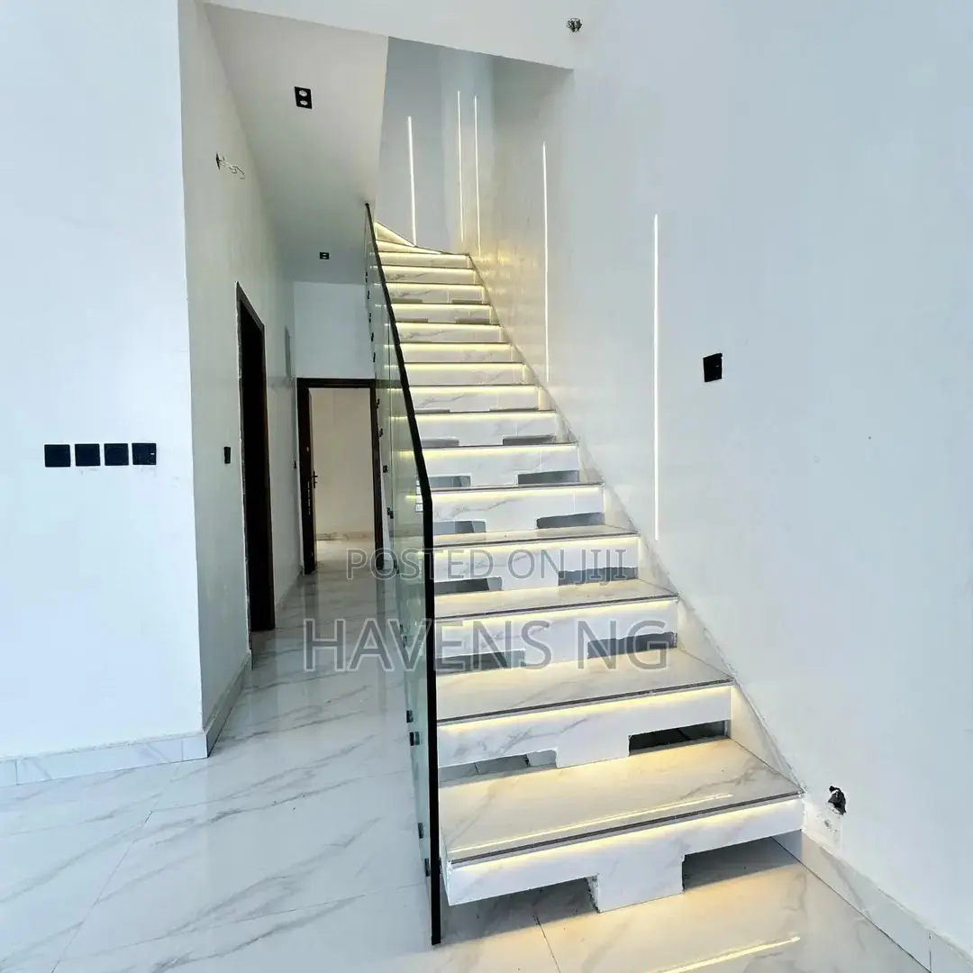 4bdrm Duplex in Ilaje for sale