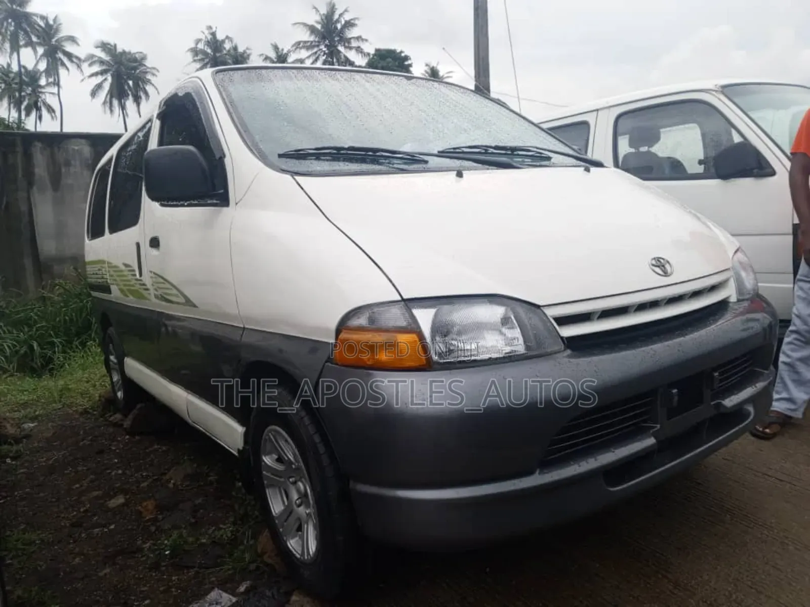Toyota HiAce 2005 White