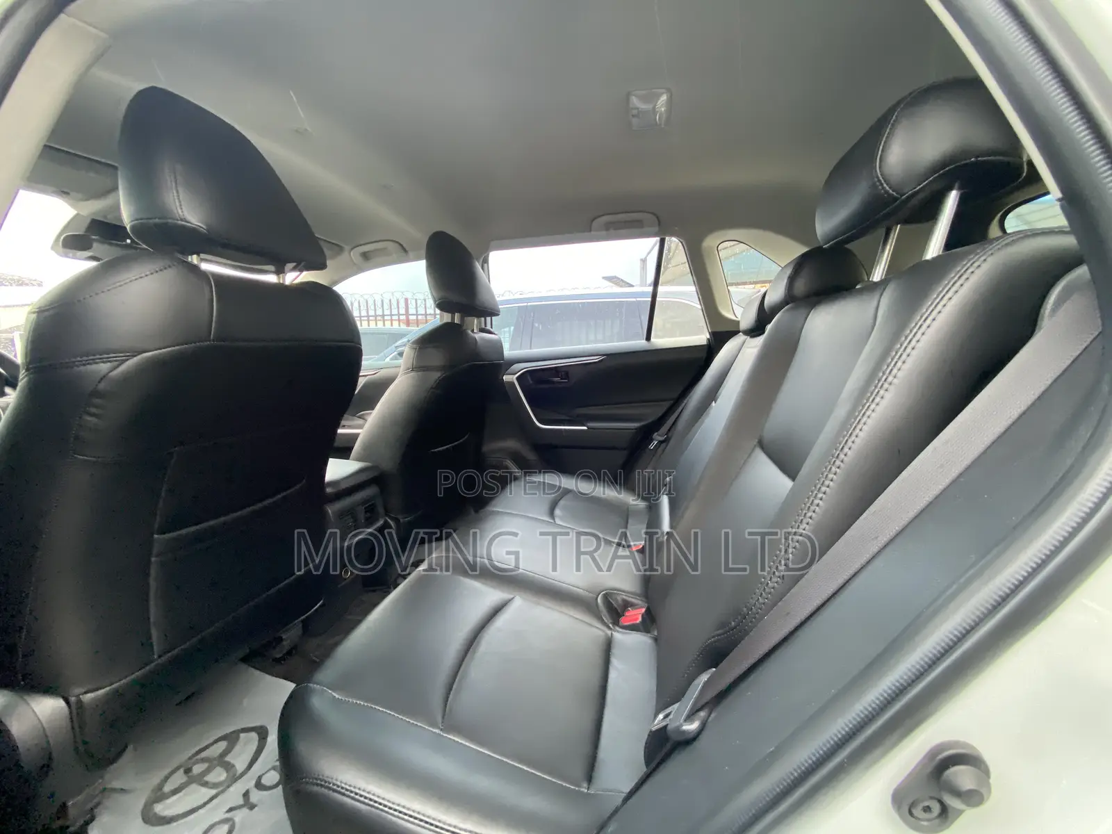 Toyota RAV4 2021 White