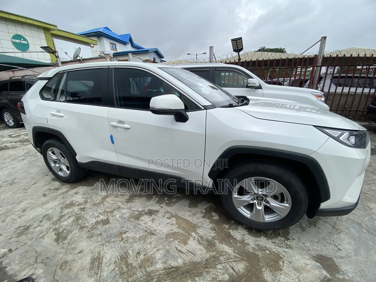 Toyota RAV4 2021 White