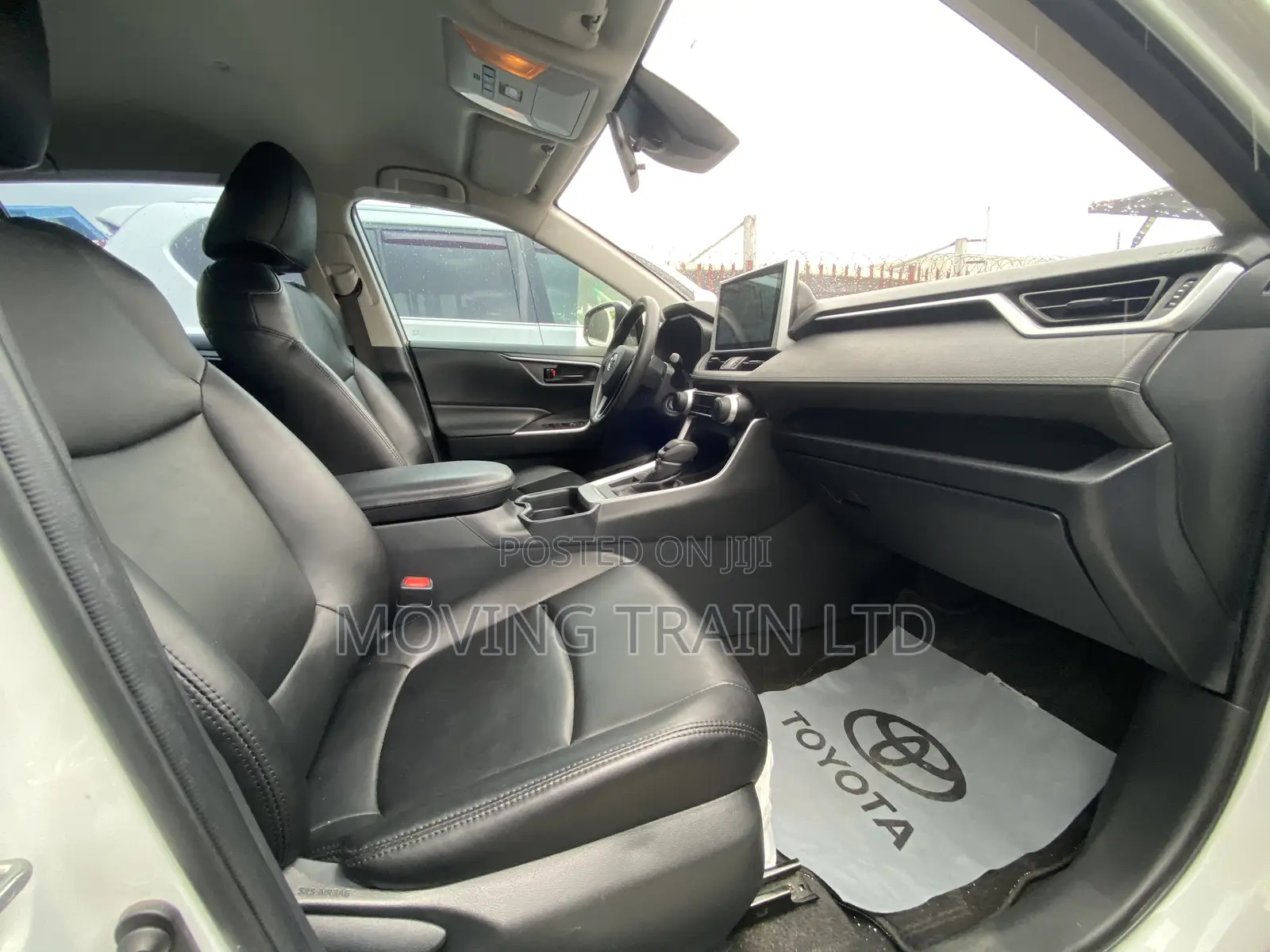 Toyota RAV4 2021 White