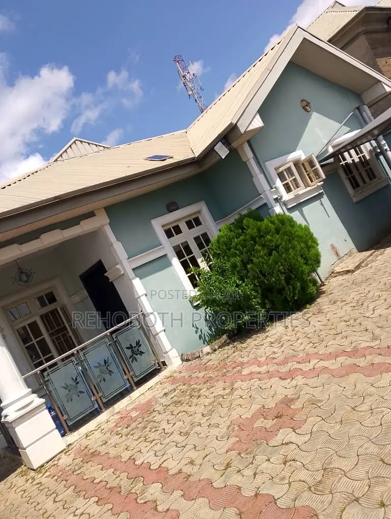 4bdrm Bungalow in Akilapa, Ibadan for sale