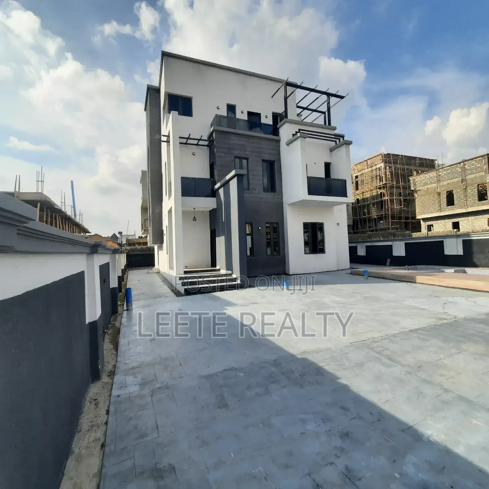 5bdrm Duplex in Apo Resettlement for sale