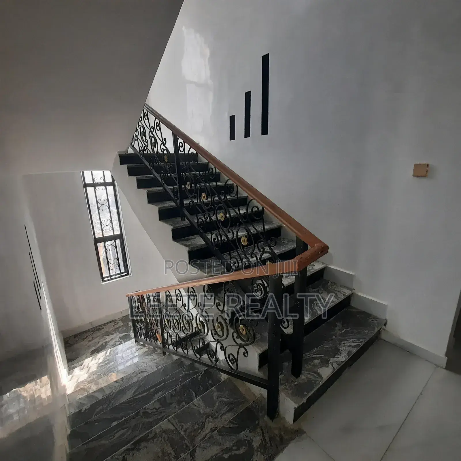 5bdrm Duplex in Apo Resettlement for sale