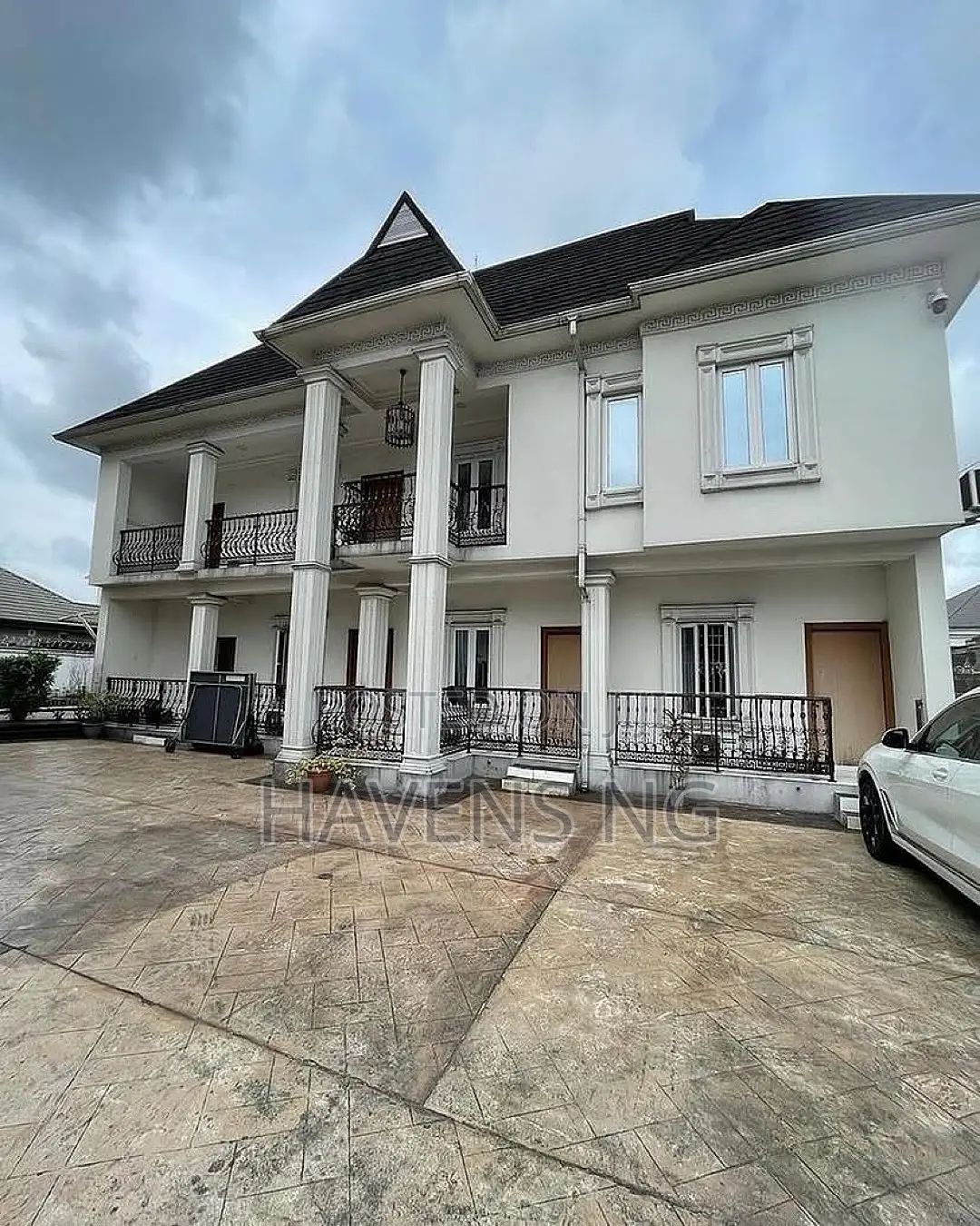 5bdrm Duplex in Eliozu for sale