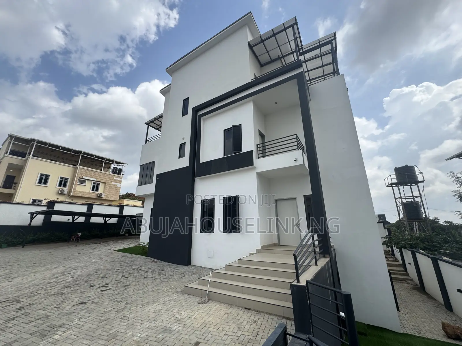 5bdrm Duplex in Guzape District for sale
