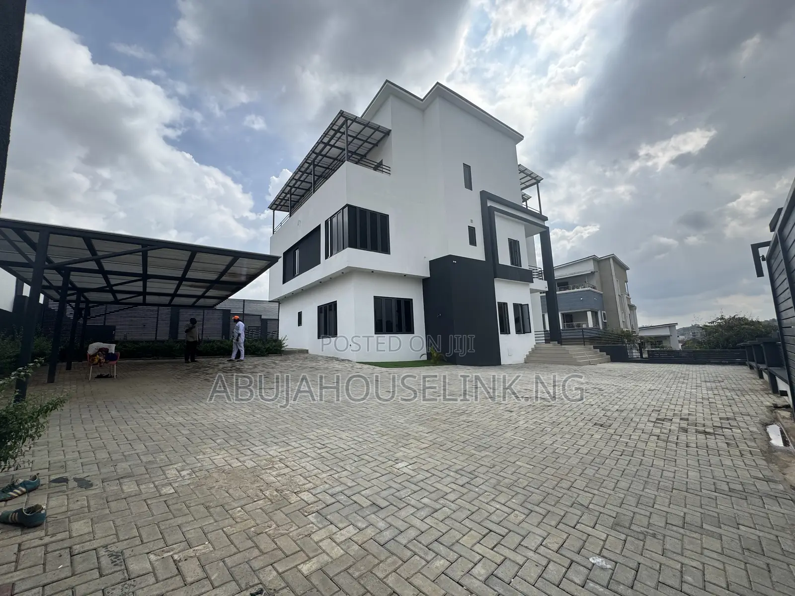 5bdrm Duplex in Guzape District for sale