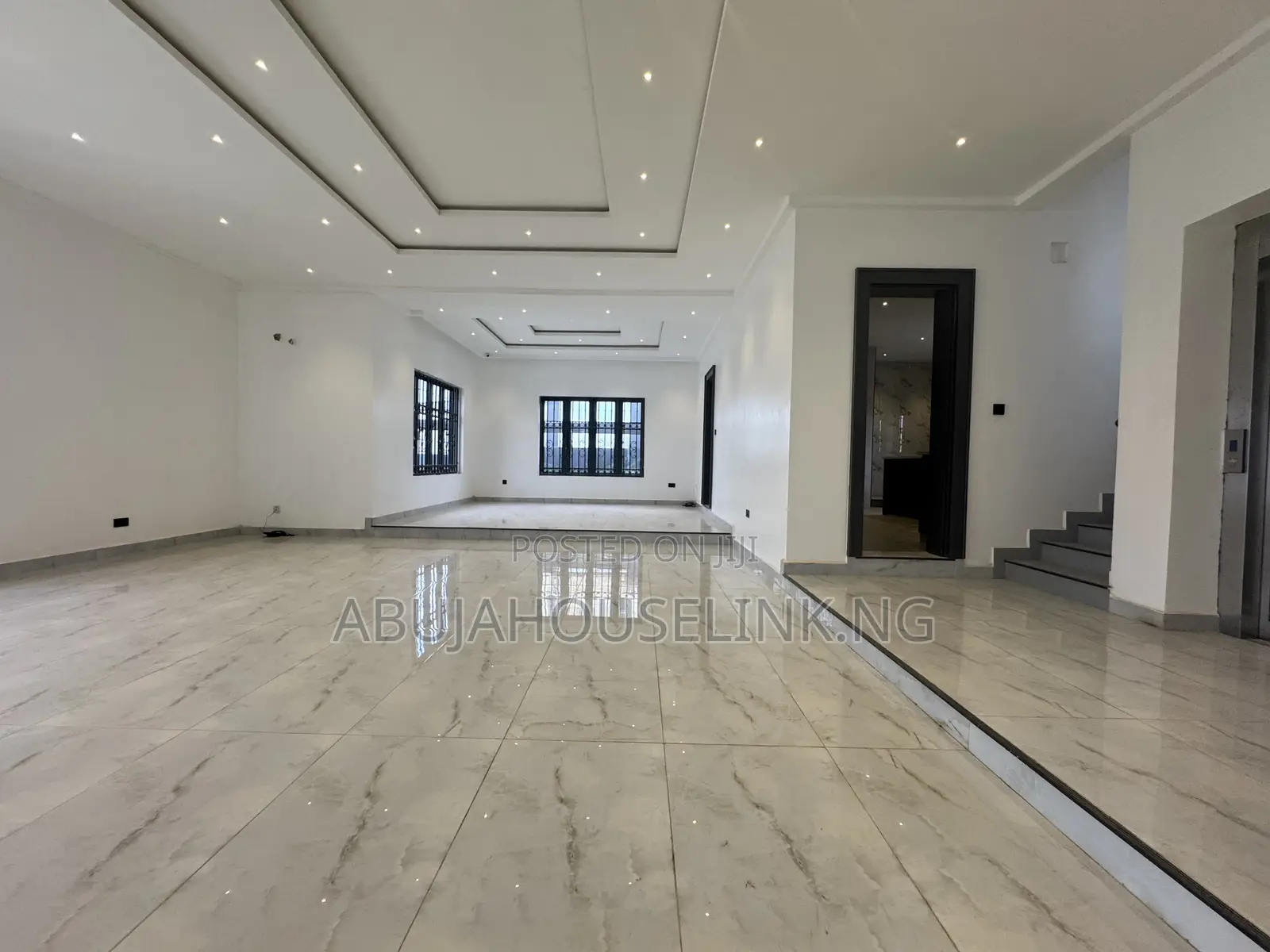 5bdrm Duplex in Guzape District for sale