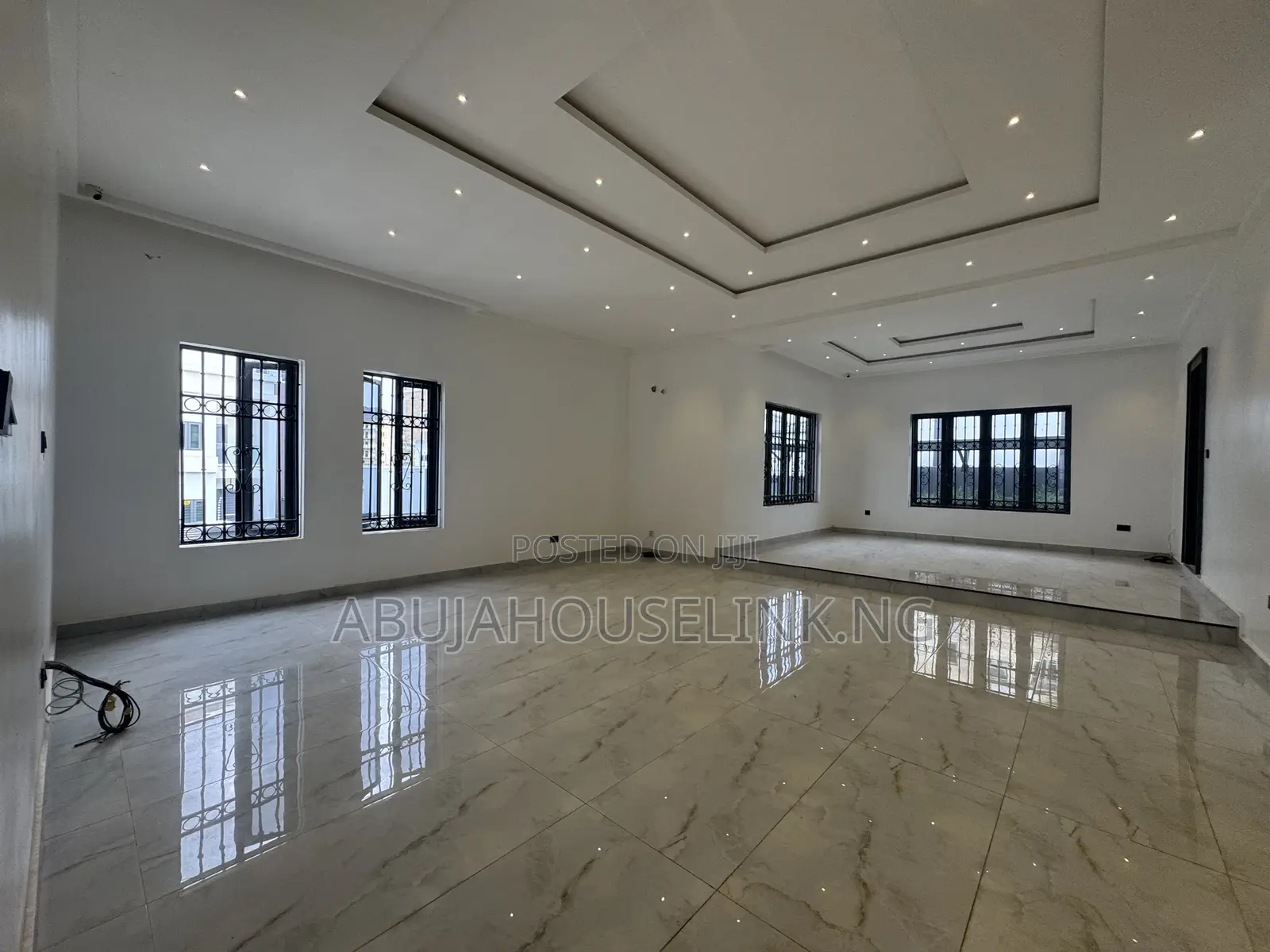 5bdrm Duplex in Guzape District for sale