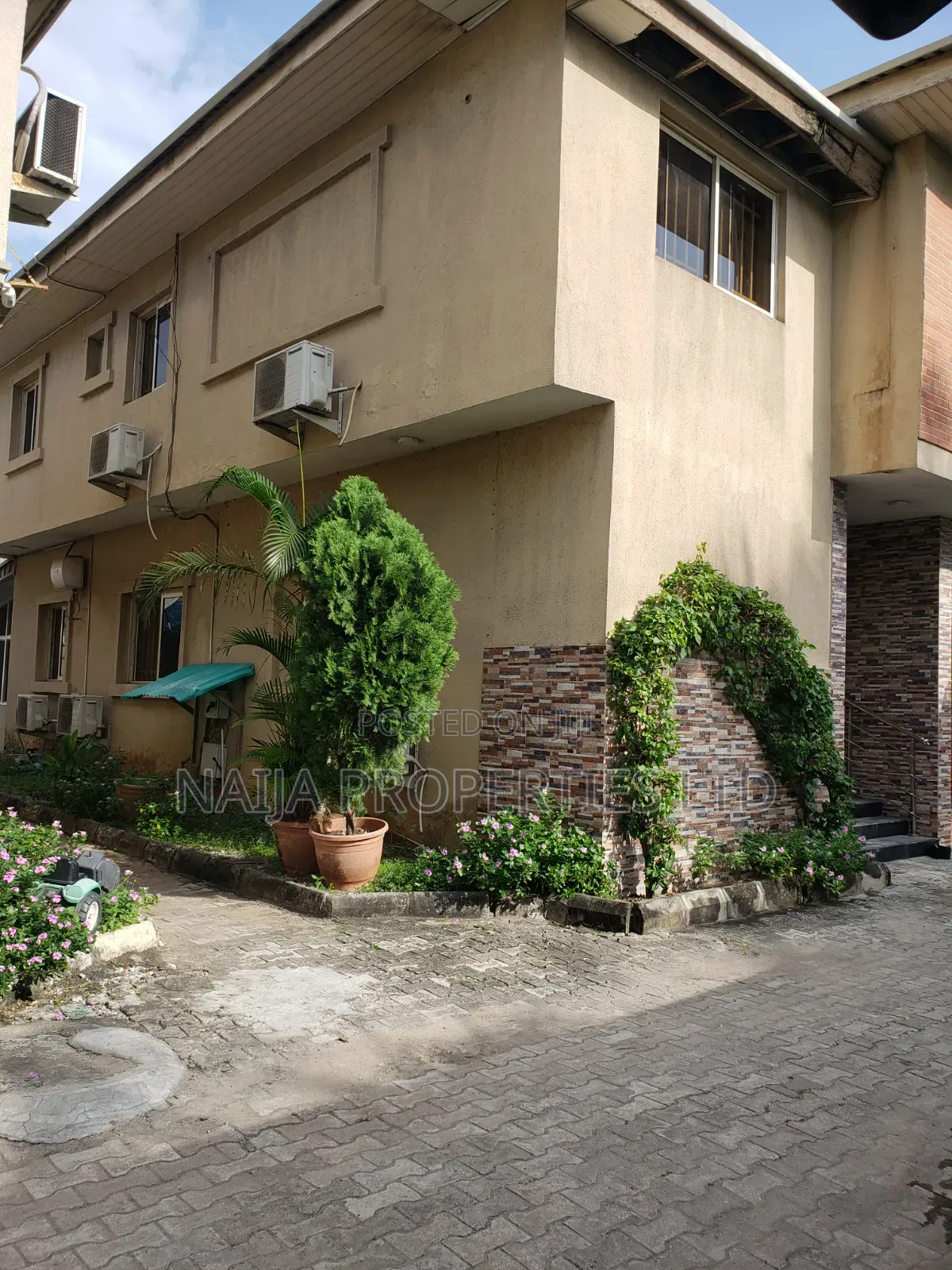 4bdrm Duplex in Victoria Island for sale