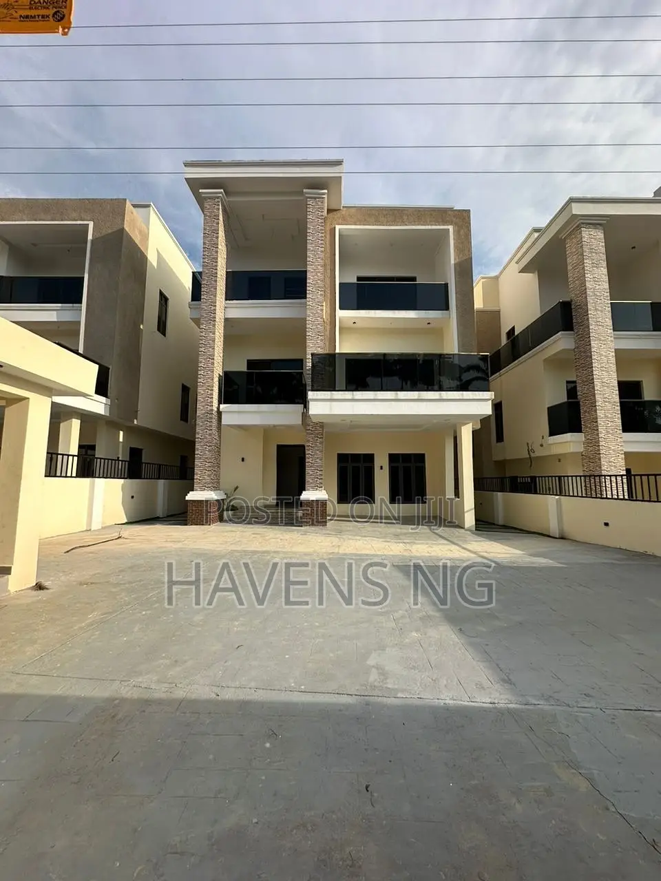 5bdrm Duplex in Life Camp for sale