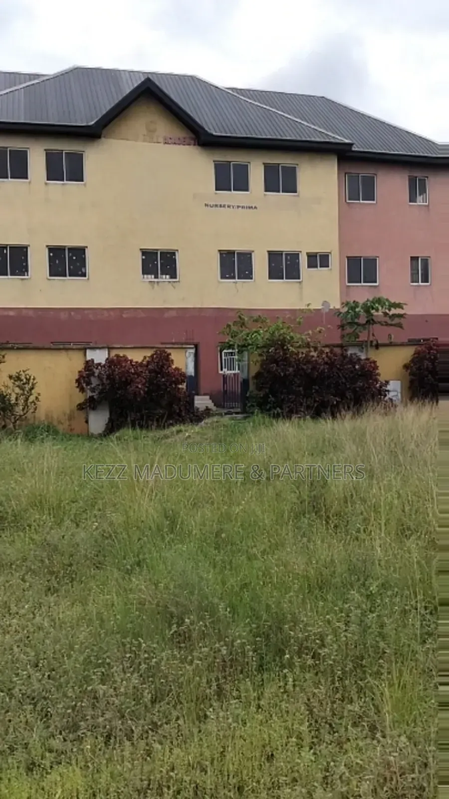 For Sale : Non Functional Sch. Off Eastwest Rd by Obirikwere