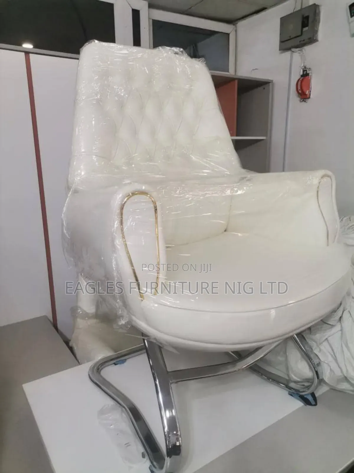 Luxury Pure Leather Visitors Office Chair