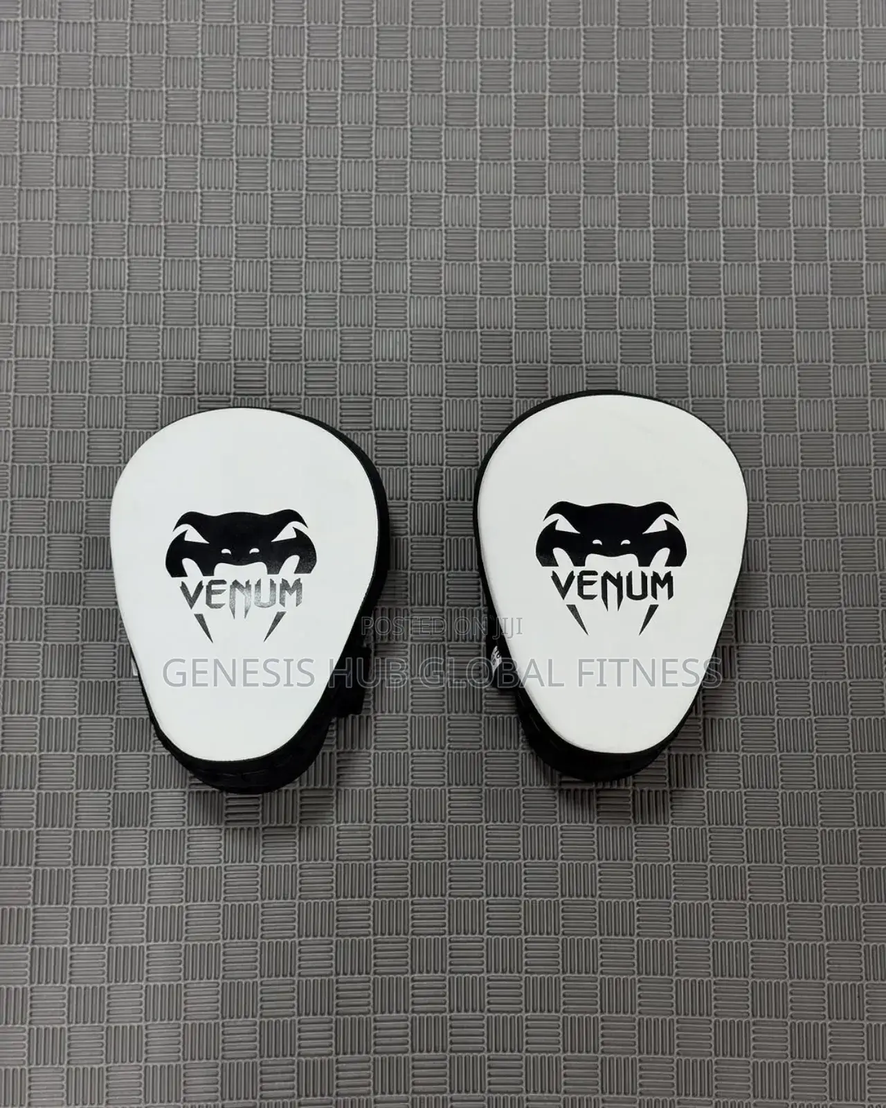 New Boxing Coaches Pad (Venum)