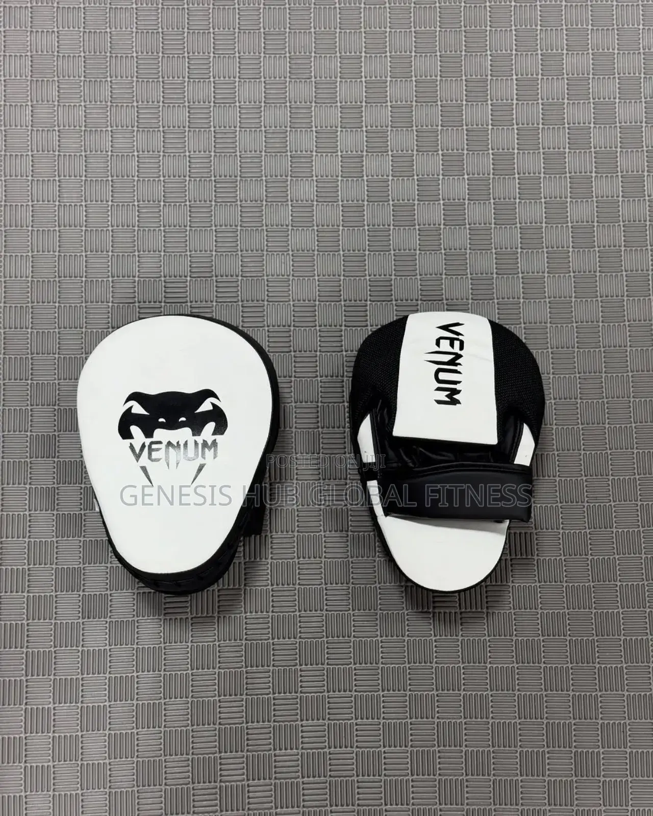 New Boxing Coaches Pad (Venum)