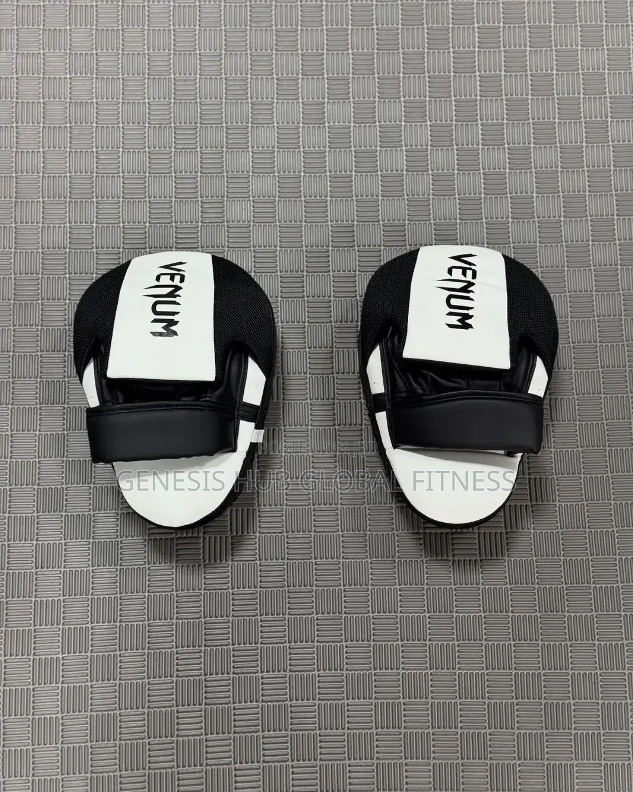 New Boxing Coaches Pad (Venum)