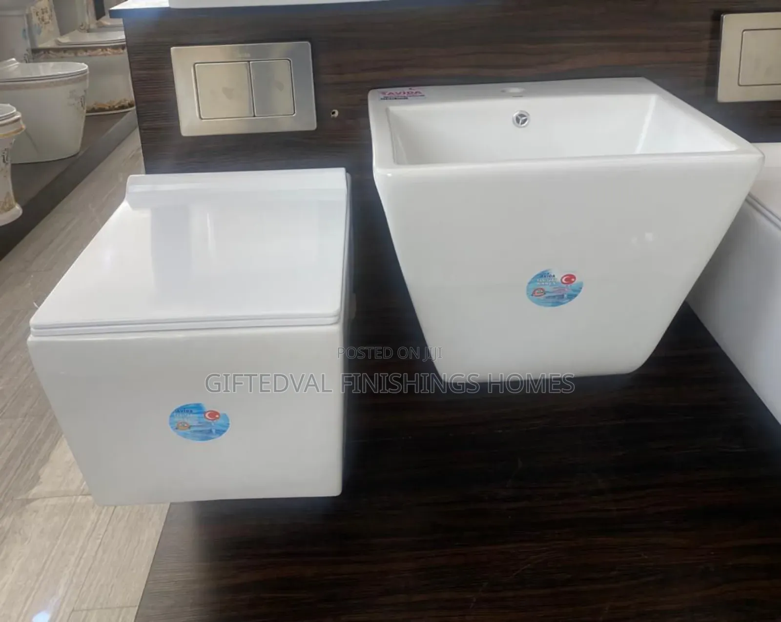 High-Quality Conceal Water Closet With Wall Hung Basin Set