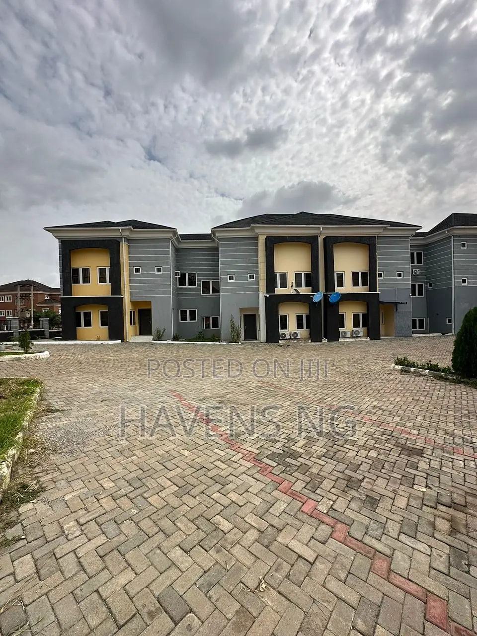 4bdrm Duplex in Durumi for sale