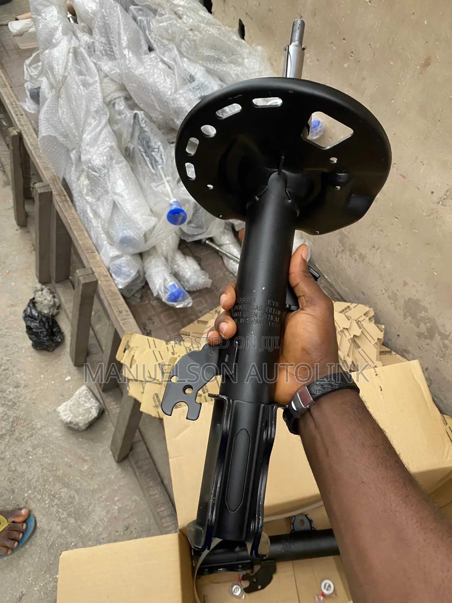 Kyb Shock Absorber for Lexus Rx350 2010,2012,2014-2015