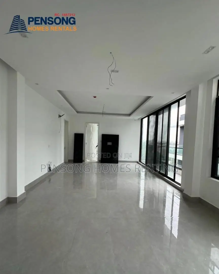 3bdrm Apartment in Lekki Phase 1 for rent