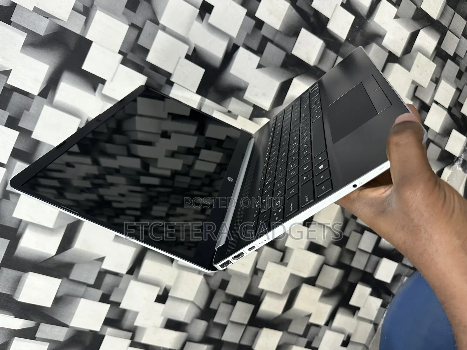 Laptop HP 15-Dw0037wm 8GB Intel Core I3 HDD 1T