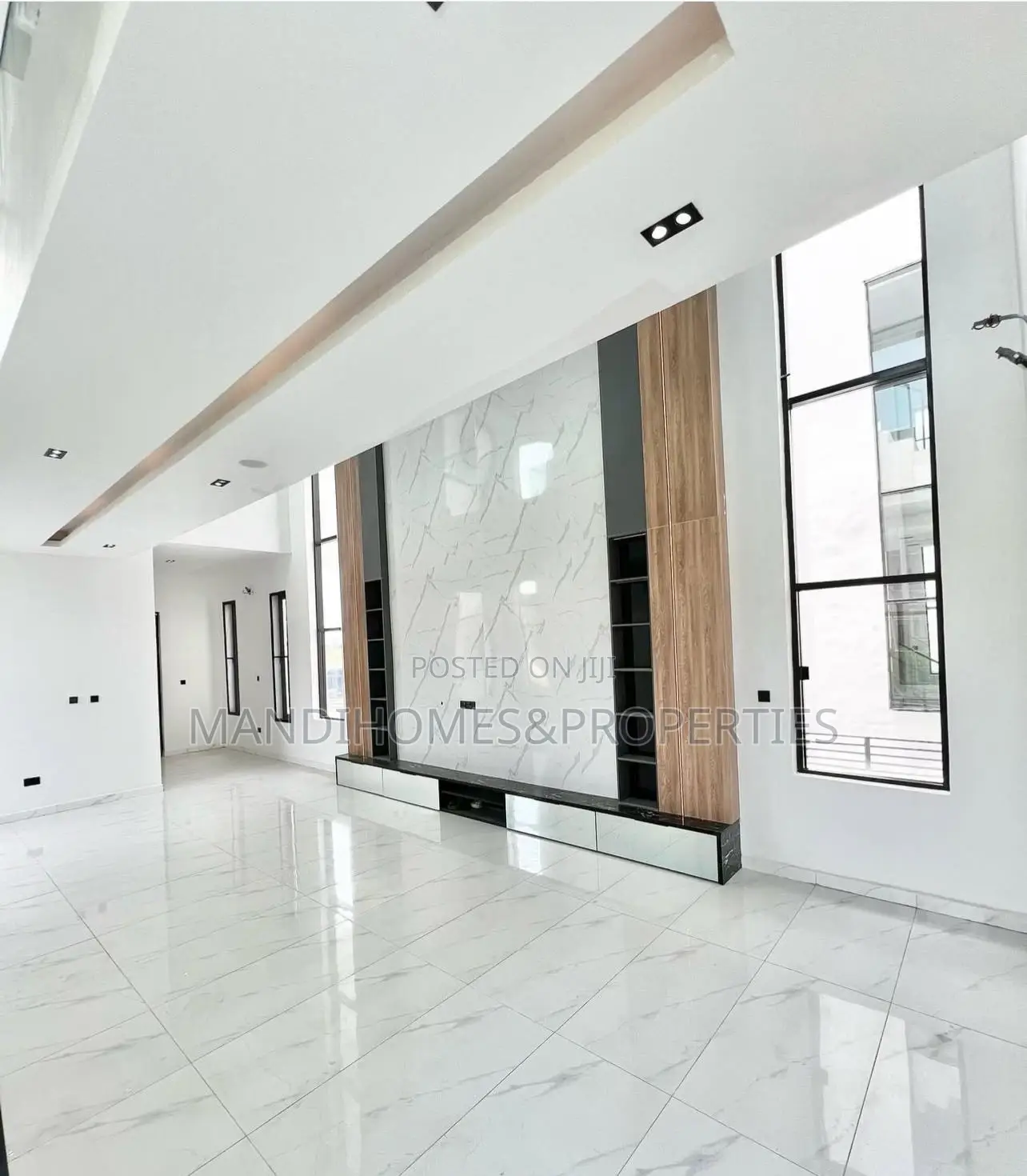 5bdrm Duplex in Chevron for sale