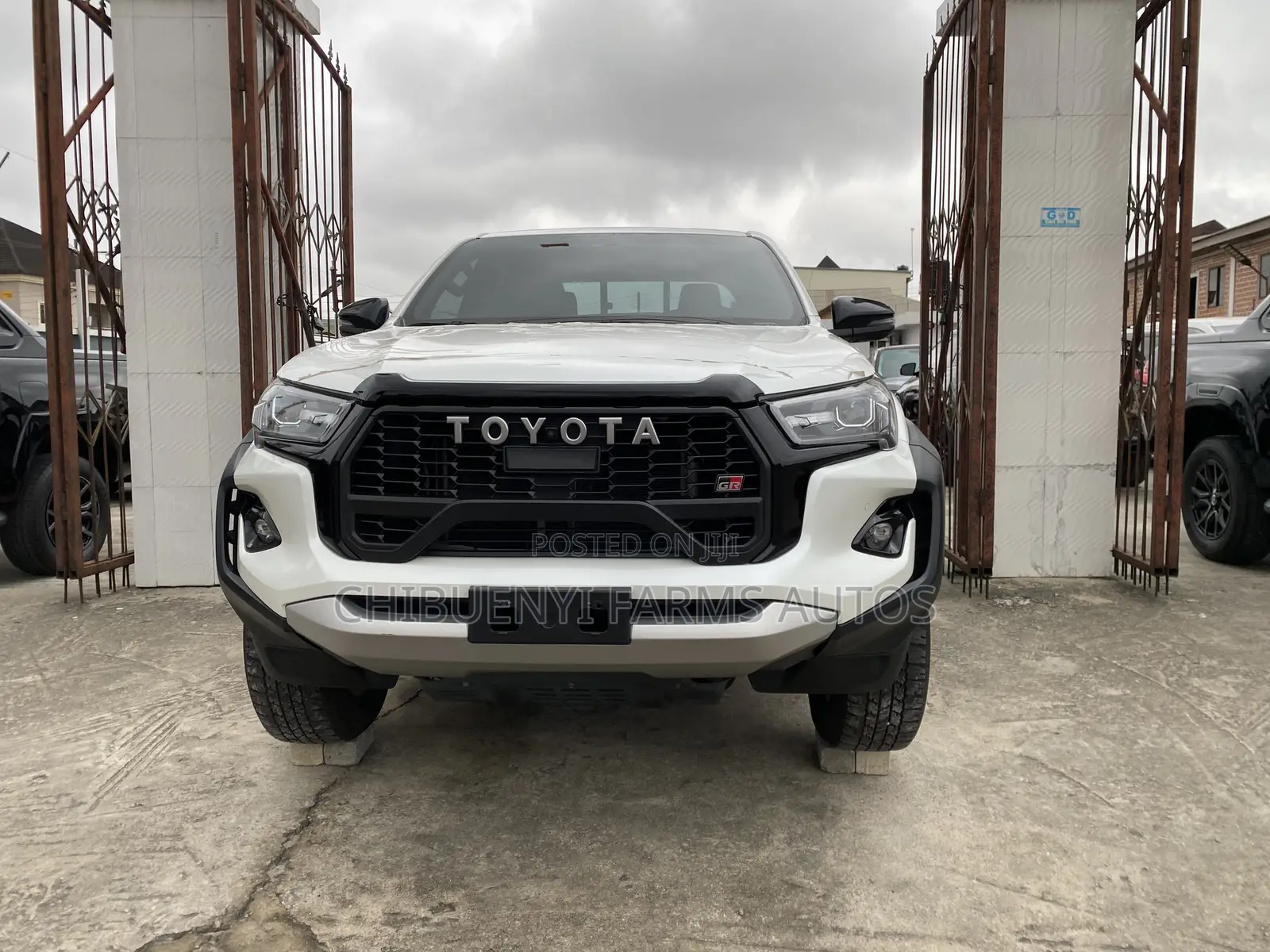 New Toyota Hilux 2025 White